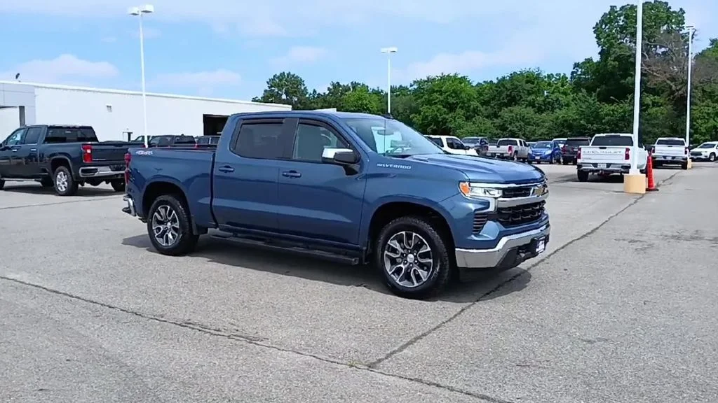Used 2024 Chevrolet Silverado 1500 LT with VIN 1GCUDDE83RZ354986 for sale in Little Rock