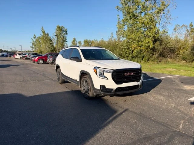 Used 2024 White GMC SLE image 3