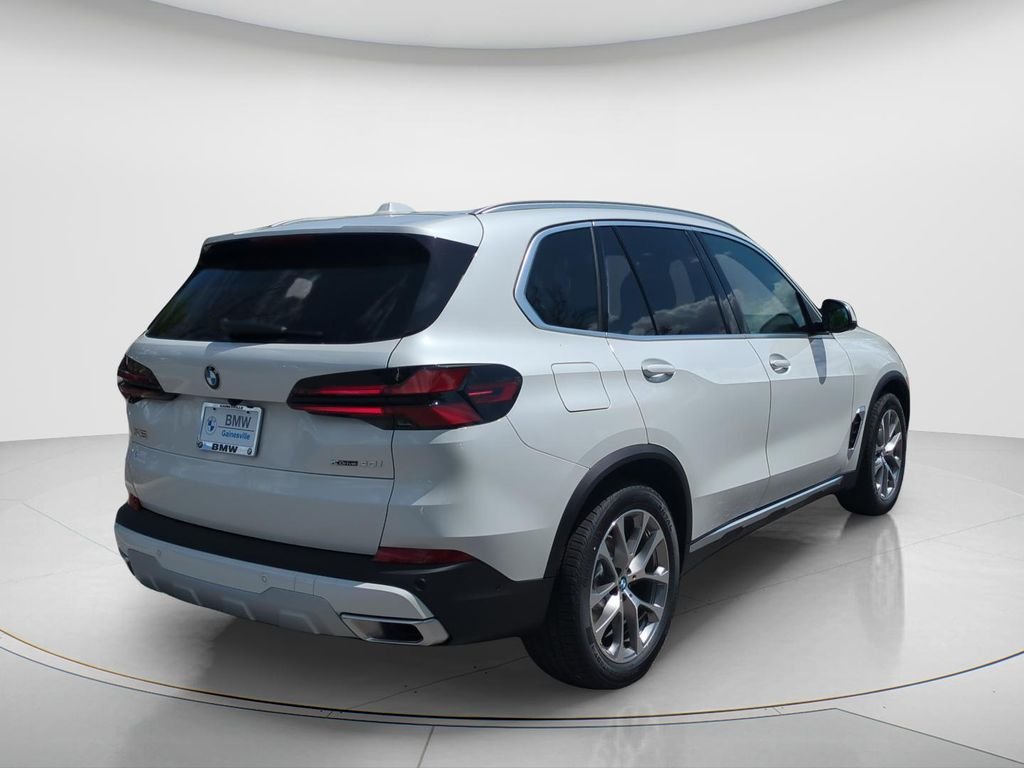 New 2026 Mineral White Metallic BMW xDrive40i image 4