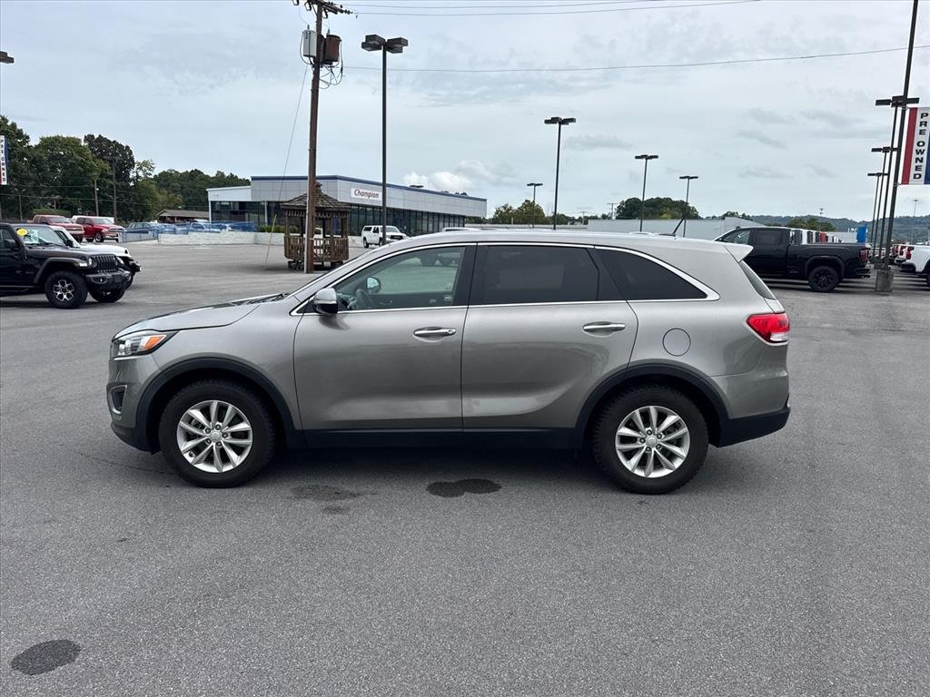 Used 2017 Kia Sorento L with VIN 5XYPG4A38HG287510 for sale in Kingsport, TN