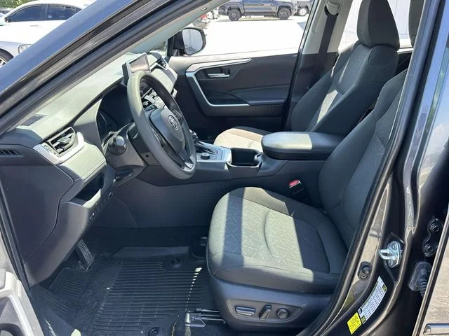 2023 Toyota RAV4 XLE - Photo 16
