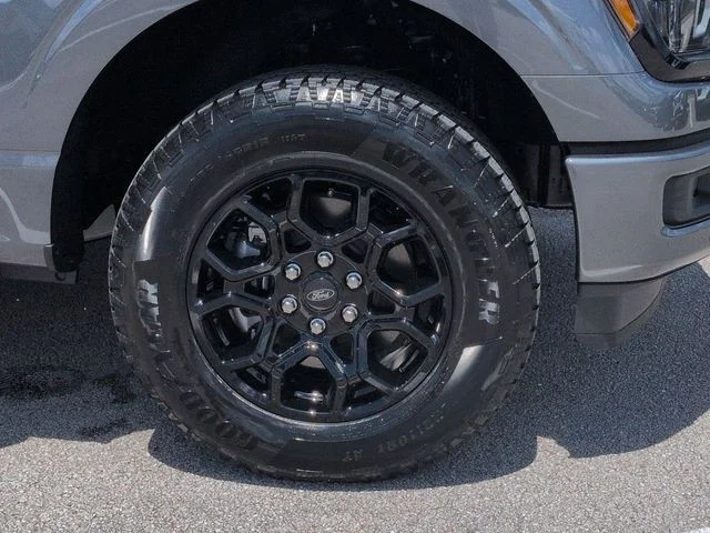 New 2026 Carbonized Gray Metallic Ford XLT image 11