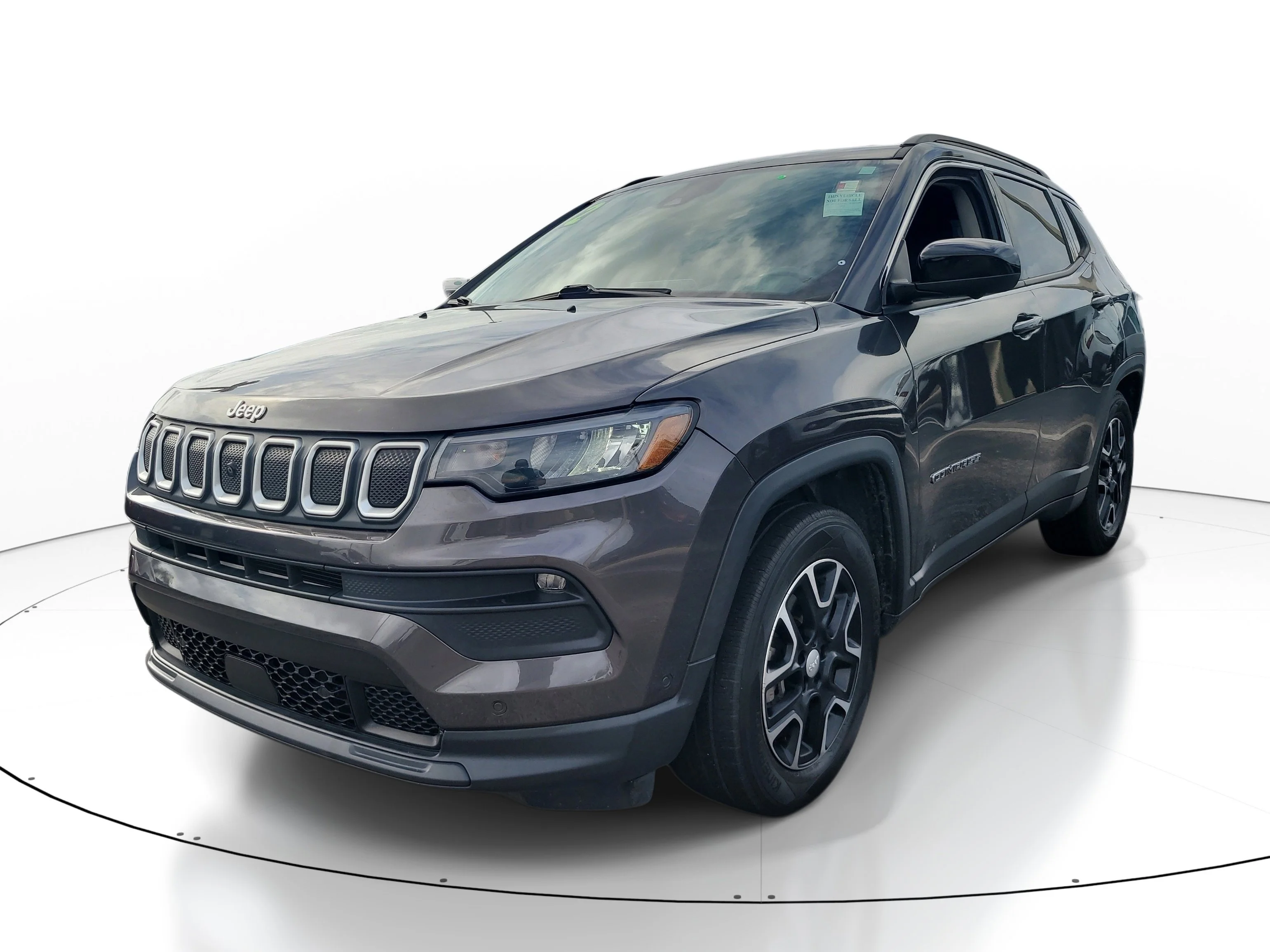 Used 2022 Granite Crystal Metallic Clearcoat Jeep Latitude image 3