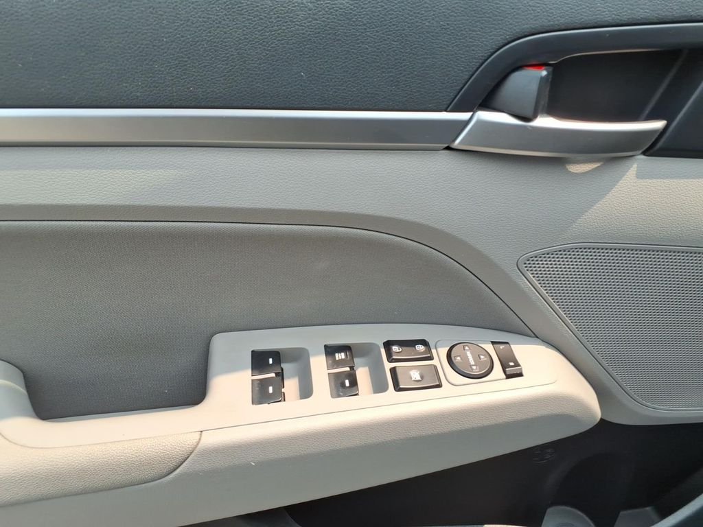 2020 Hyundai Elantra SEL - Photo 23