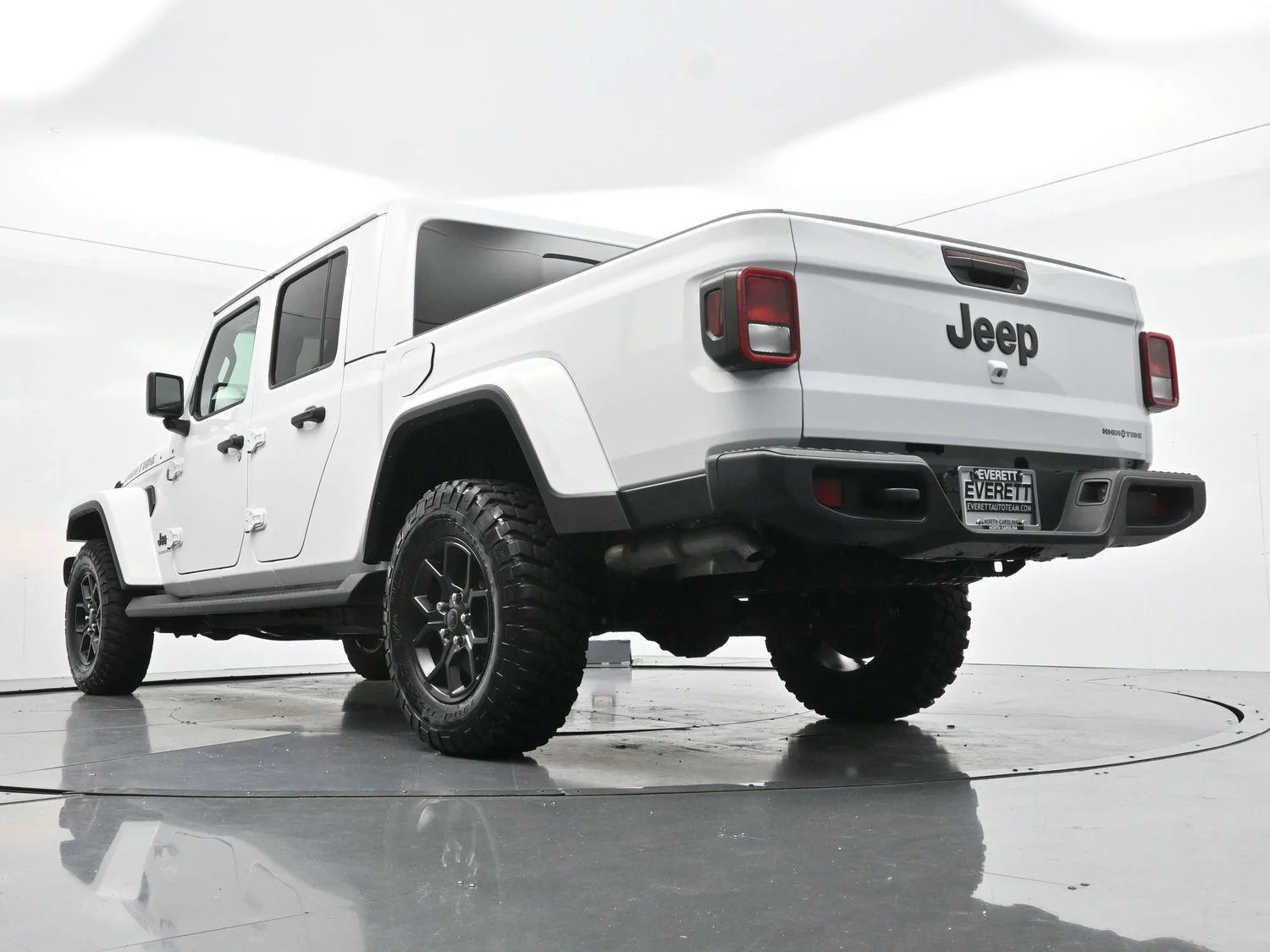 Used 2025 White Jeep High Tide image 42