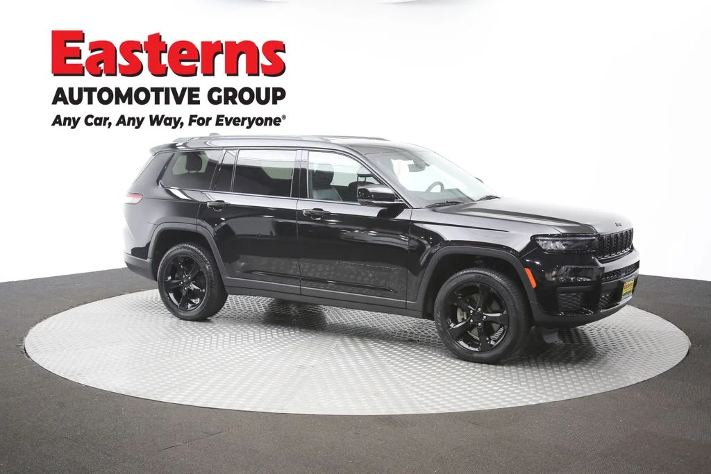 Used 2023 Black Jeep Altitude image 49