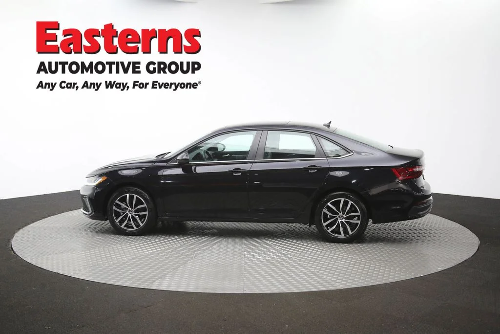 Used 2025 Black Volkswagen 1.5T SE image 61
