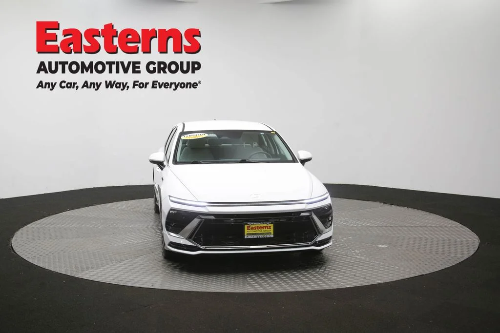 Used 2024 White Hyundai SEL image 51