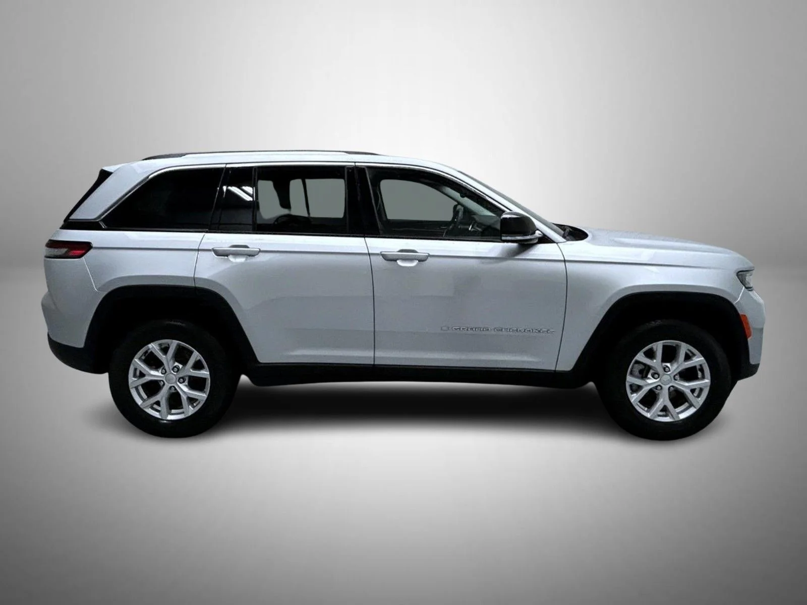 Used 2023 Silver Jeep Limited image 4