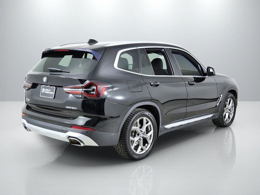 Used 2022 Black BMW xDrive30i image 10