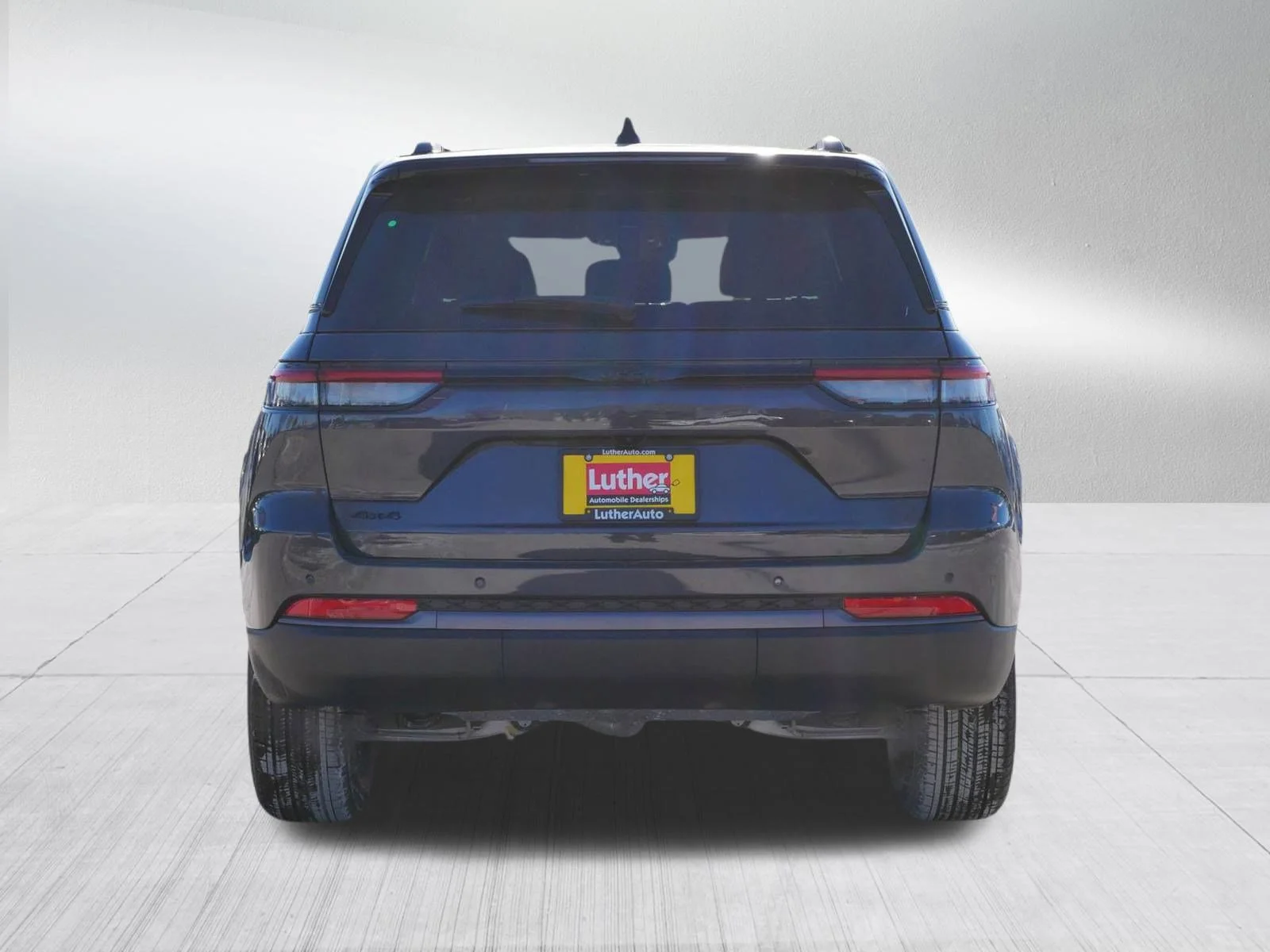 New 2026 Baltic Gray Metallic Clear-Coat Exterior Paint Jeep Laredo Altitude image 6