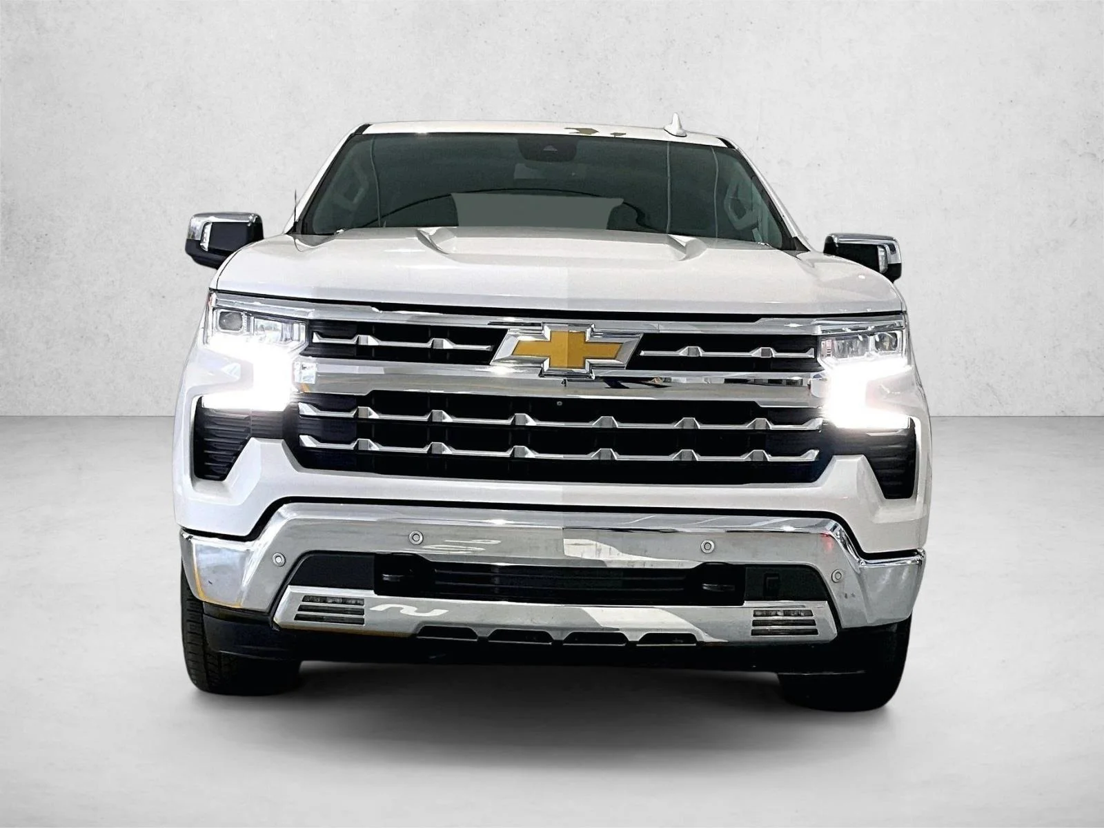 Used 2022 Iridescent Pearl Tricoat Chevrolet LTZ image 3
