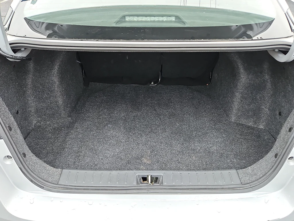 2024 Nissan Versa SR, photo 8 of 12