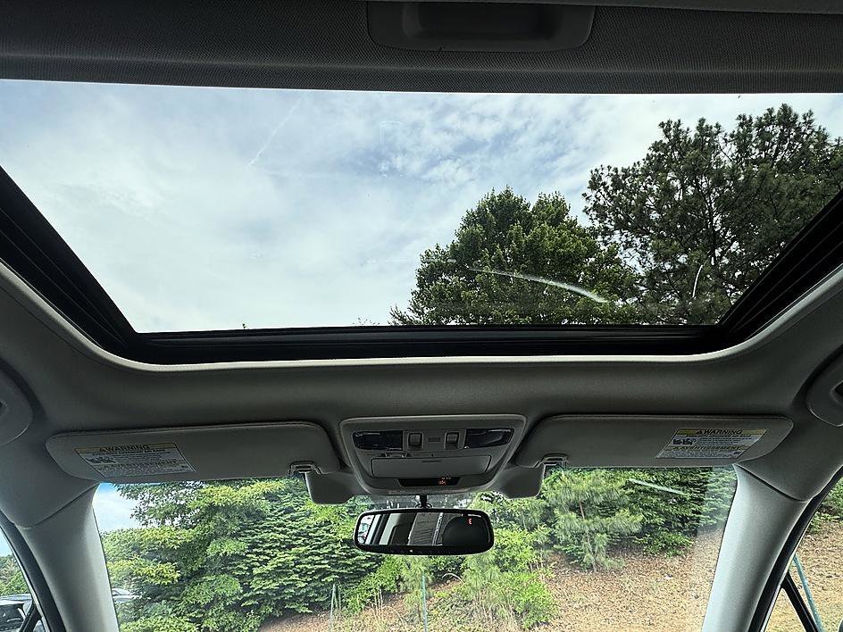 Used 2015 Crystal White Pearl Subaru 2.5i Limited image 18