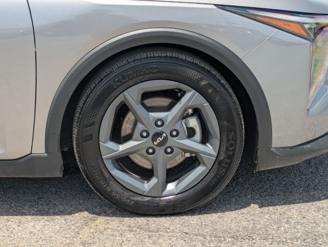 Used 2025 Gray Kia LXS image 9