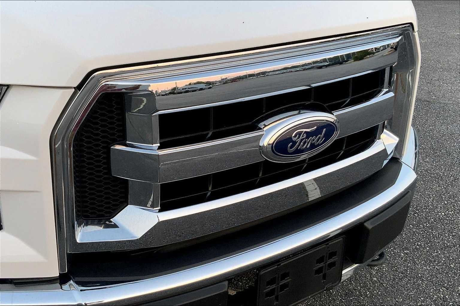 Used 2016 Oxford White Ford XLT image 28