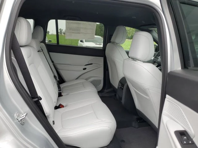 New 2026 Silver Zynith Clear-Coat Exterior Paint Jeep Limited image 22