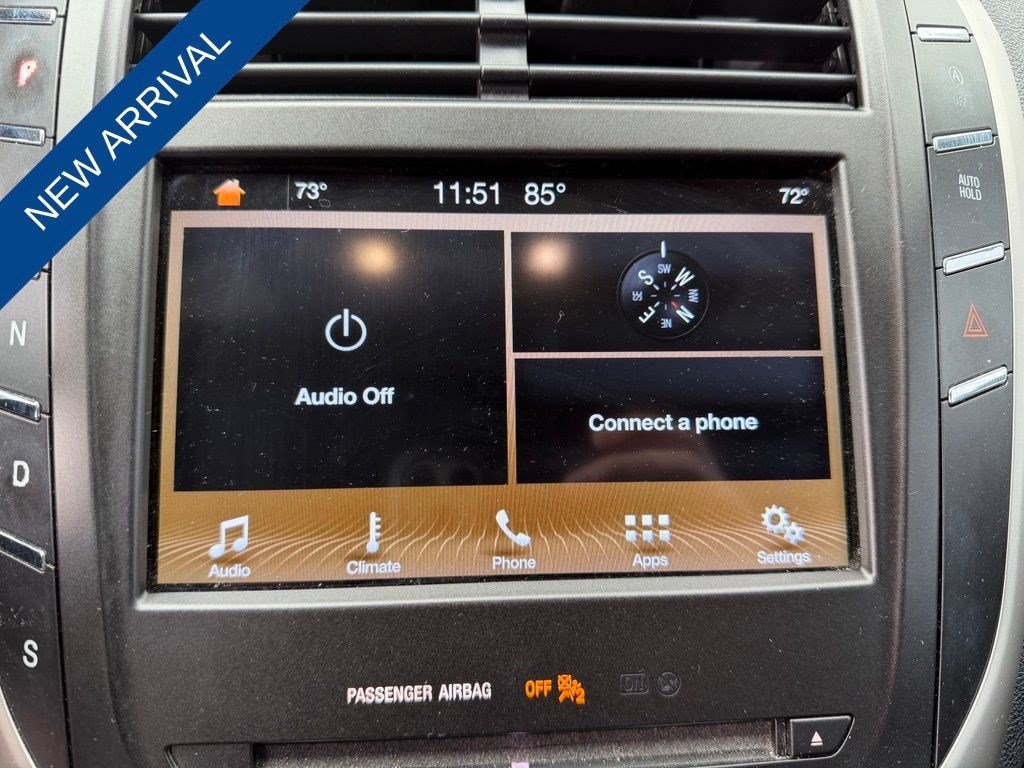 Used 2017 Ingot Silver Metallic Lincoln Premiere image 26
