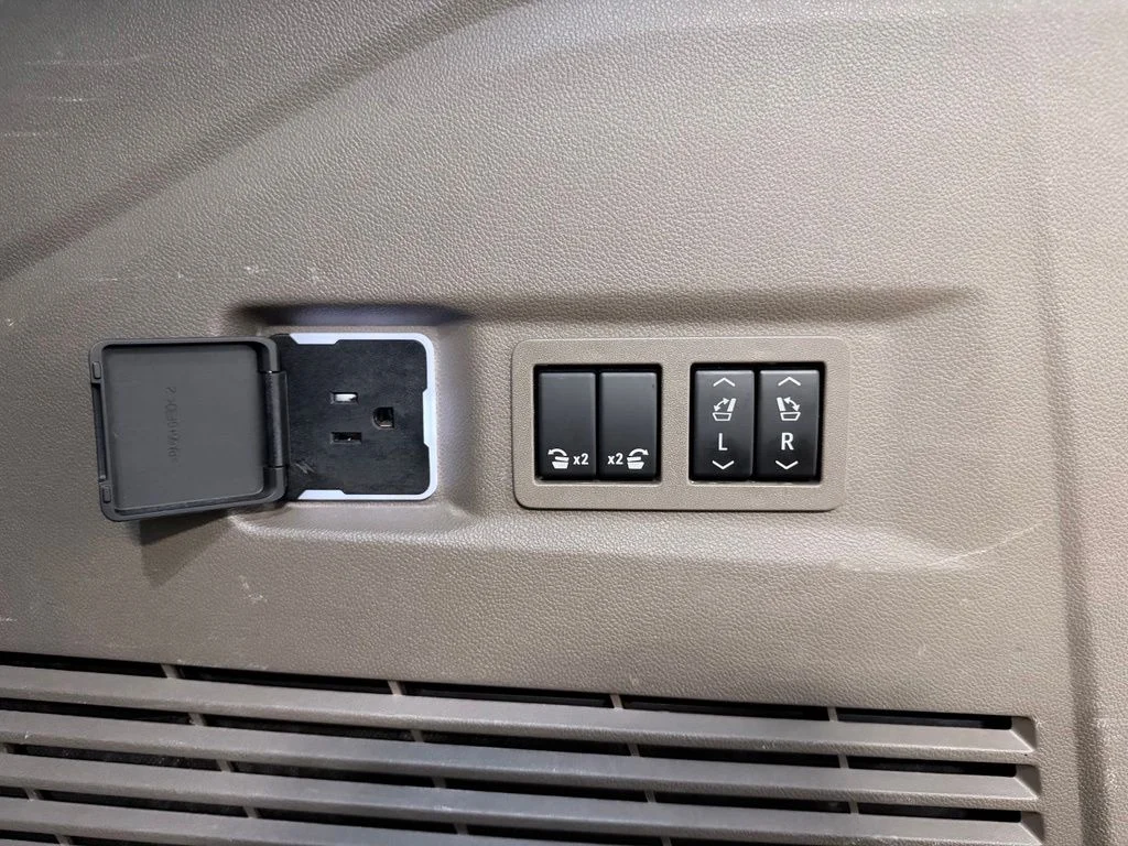 Used 2021 White Frost GMC Denali image 46