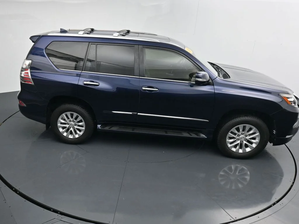 Used 2017  Lexus 460 image 28