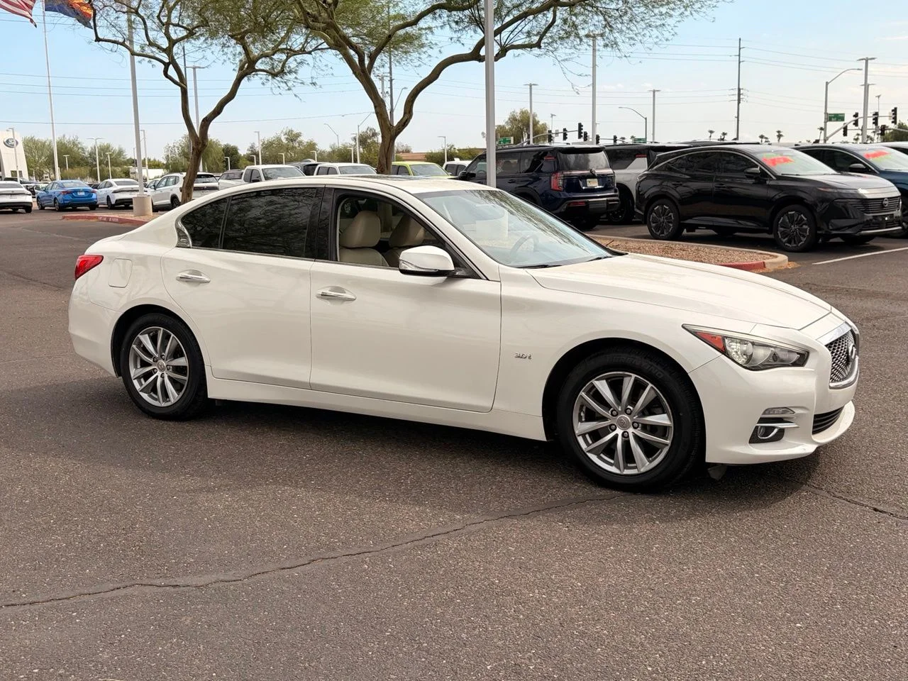 Used 2016 Majestic White INFINITI 3.0t Premium image 7