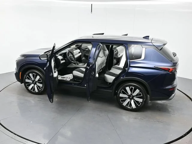 Used 2025 Cosmic Blue Met Mitsubishi SE image 40