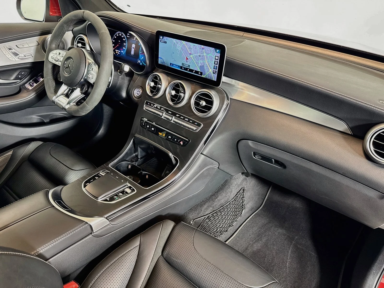 Used 2020 Designo Cardinal Red Metallic Mercedes-Benz AMG® GLC 63 image 28