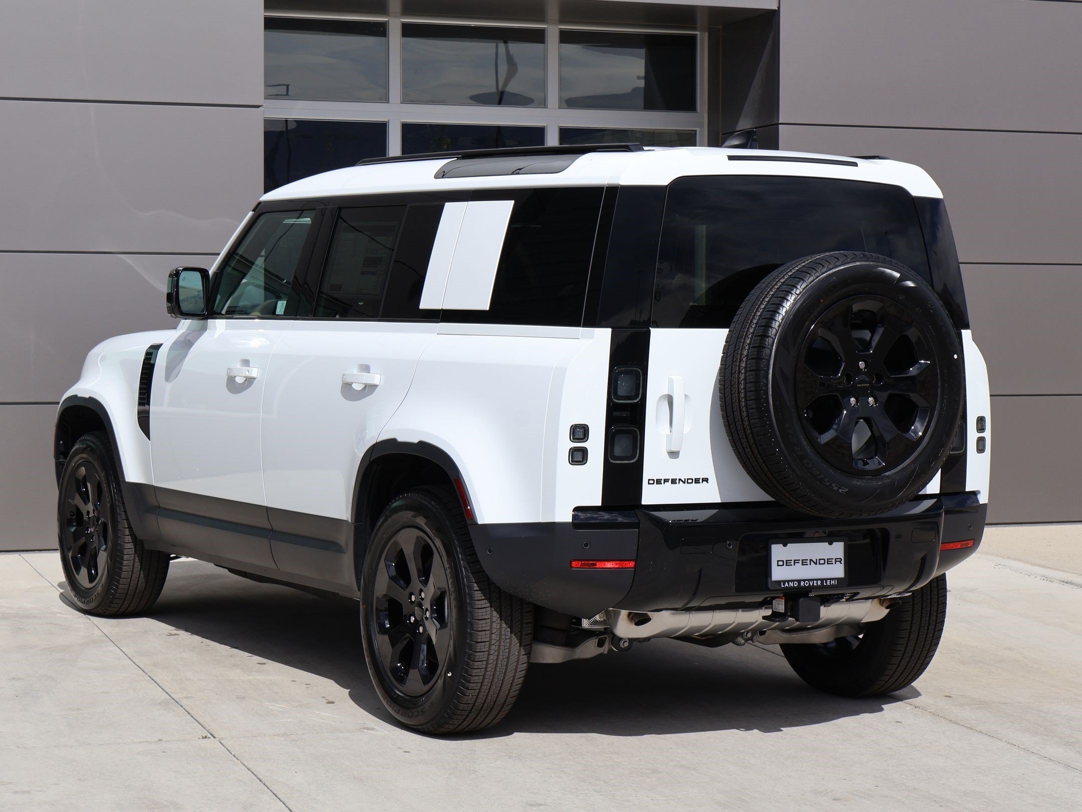 New 2026 Fuji White LAND ROVER P300 S image 8