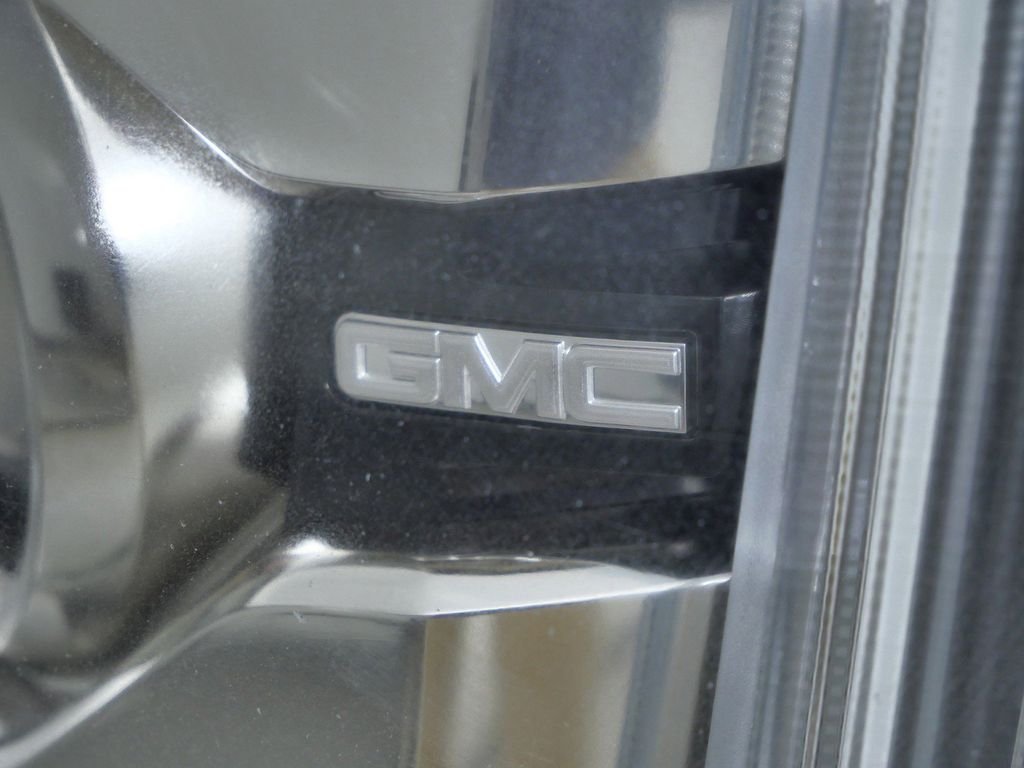Used 2018 White GMC Denali image 5