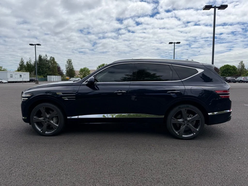Used 2023 Capri Blue Genesis 3.5T image 4