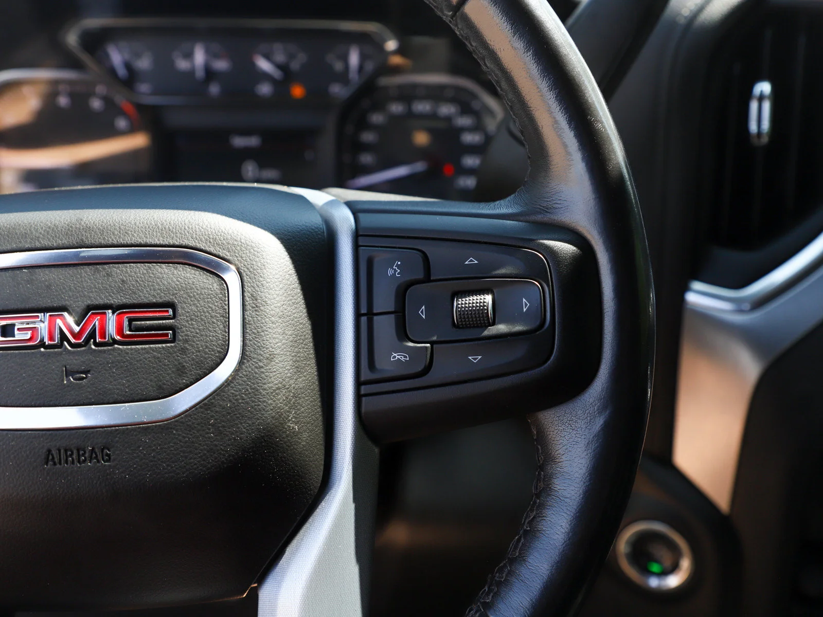 Used 2022 Summit White GMC SLT image 27