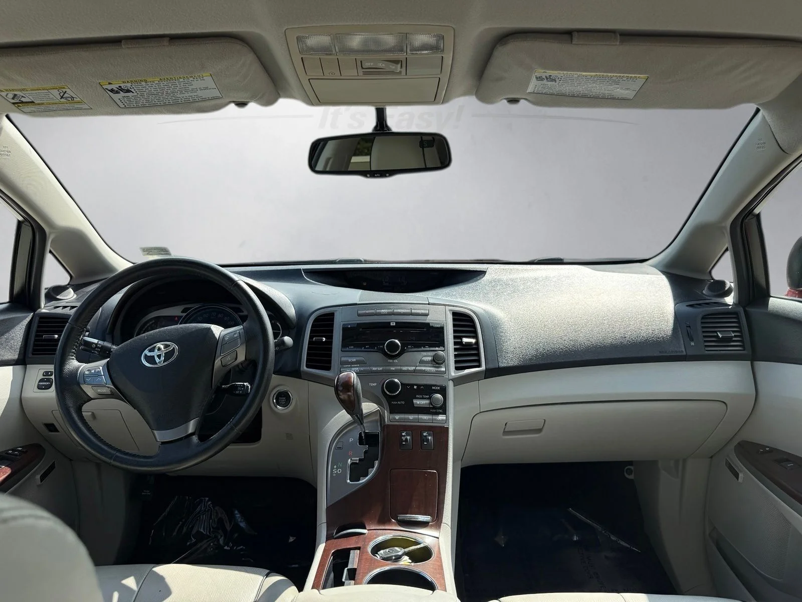 Used 2009 Red Toyota Base image 3
