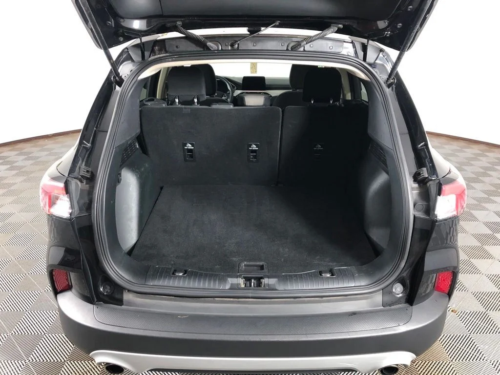 Used 2020 Black Ford SE image 19