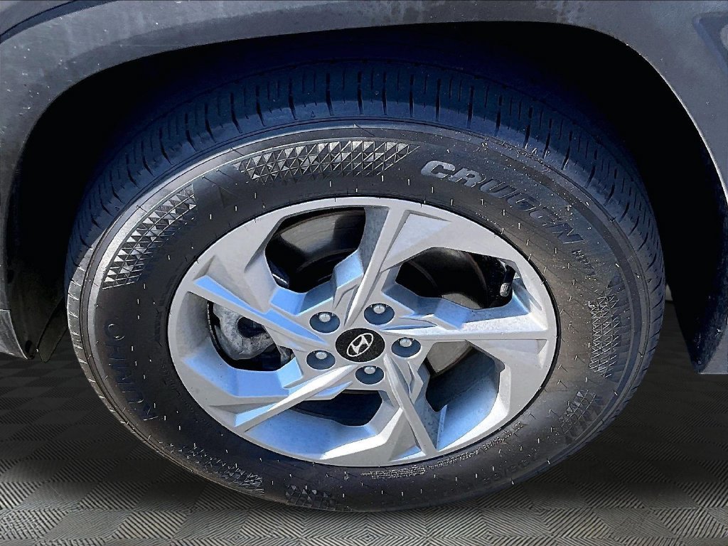 Used 2024 Hampton Gray Hyundai SE image 7