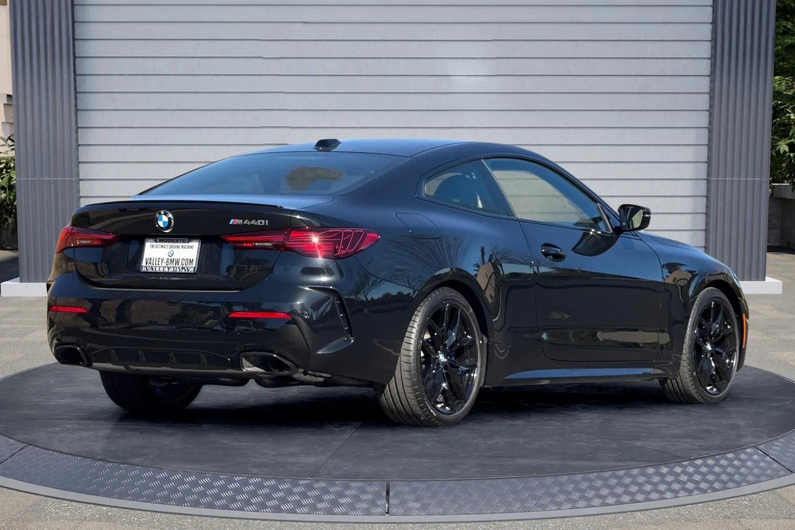 New 2026 Black Sapphire Metallic BMW M440i image 4