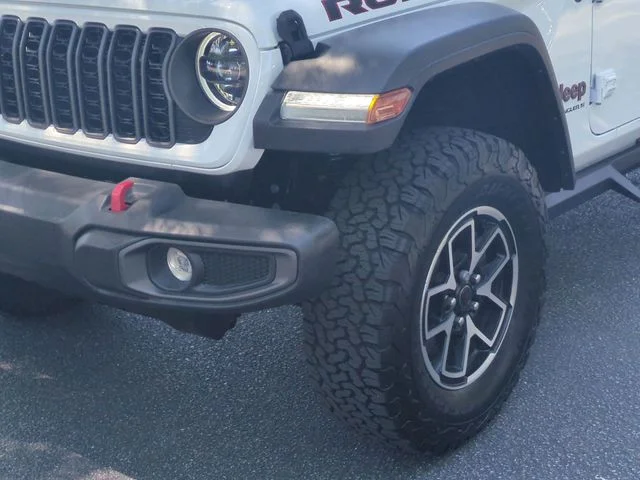 Used 2024 White Jeep Rubicon image 9