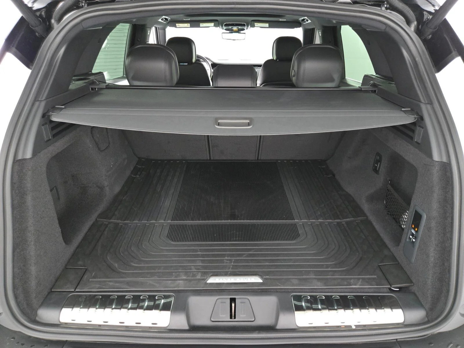 New 2026 Fuji White Land Rover Dynamic SE image 13