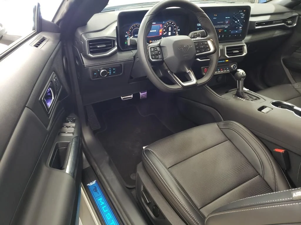 2025 Ford Mustang GT Premium - Photo 9