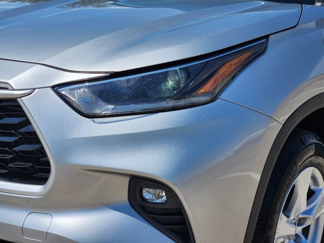 Used 2021 Black Toyota L image 16