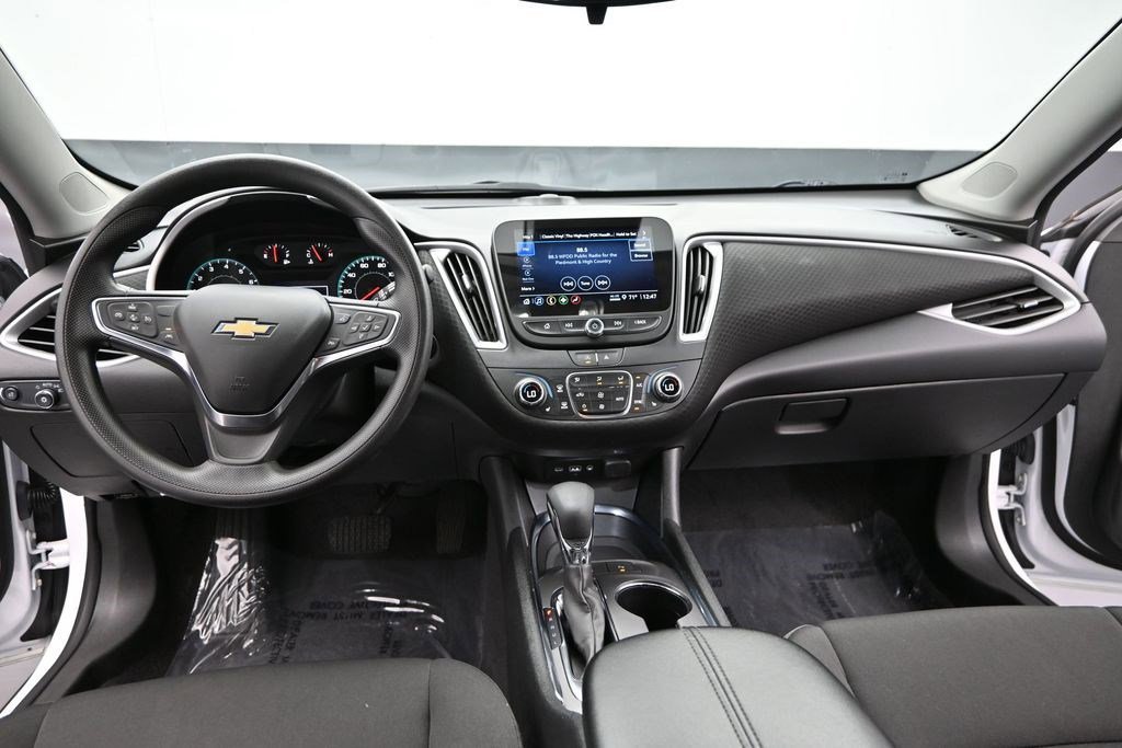 Used 2024 Summit White Chevrolet LT image 15