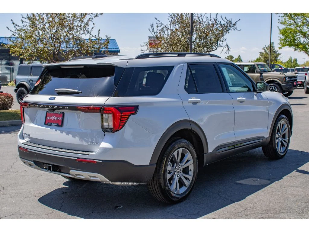 New 2026 SPACE WHITE METALLIC Ford Active w/200A Pkg image 8
