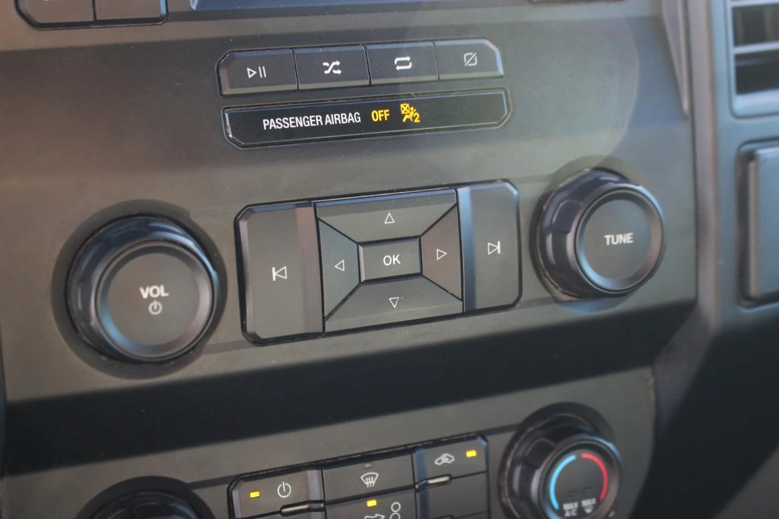 Used 2020 White Ford XL image 27
