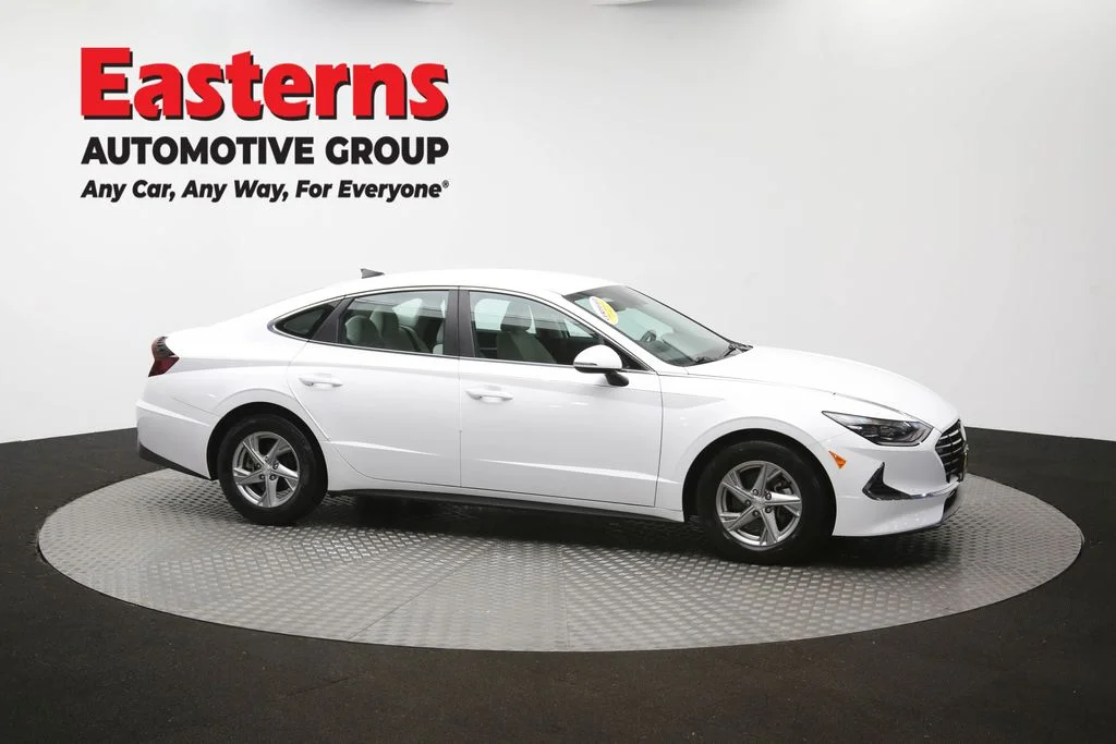 Used 2023 White Hyundai SE image 46