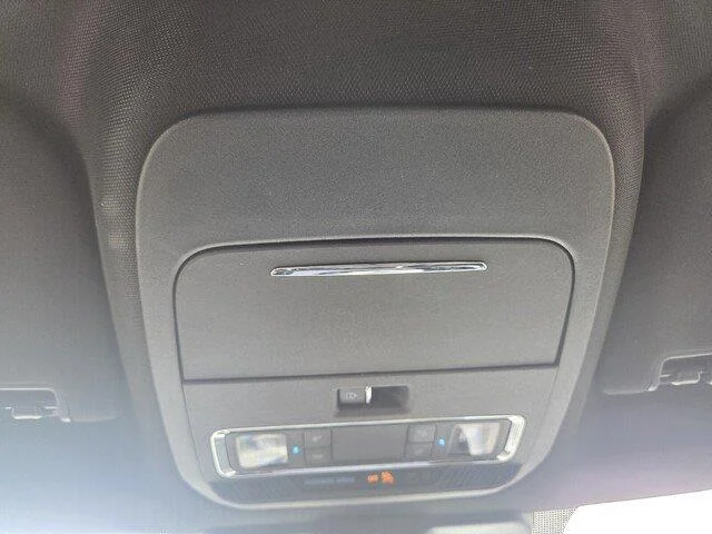Used 2023 Star White Metallic Tri-Coat Ford LARIAT image 22