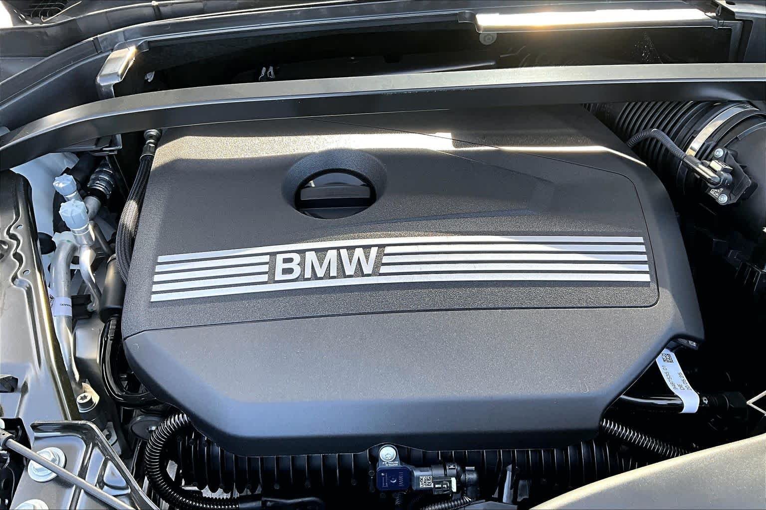 Used 2026 Mineral White Metallic BMW xDrive28i image 35