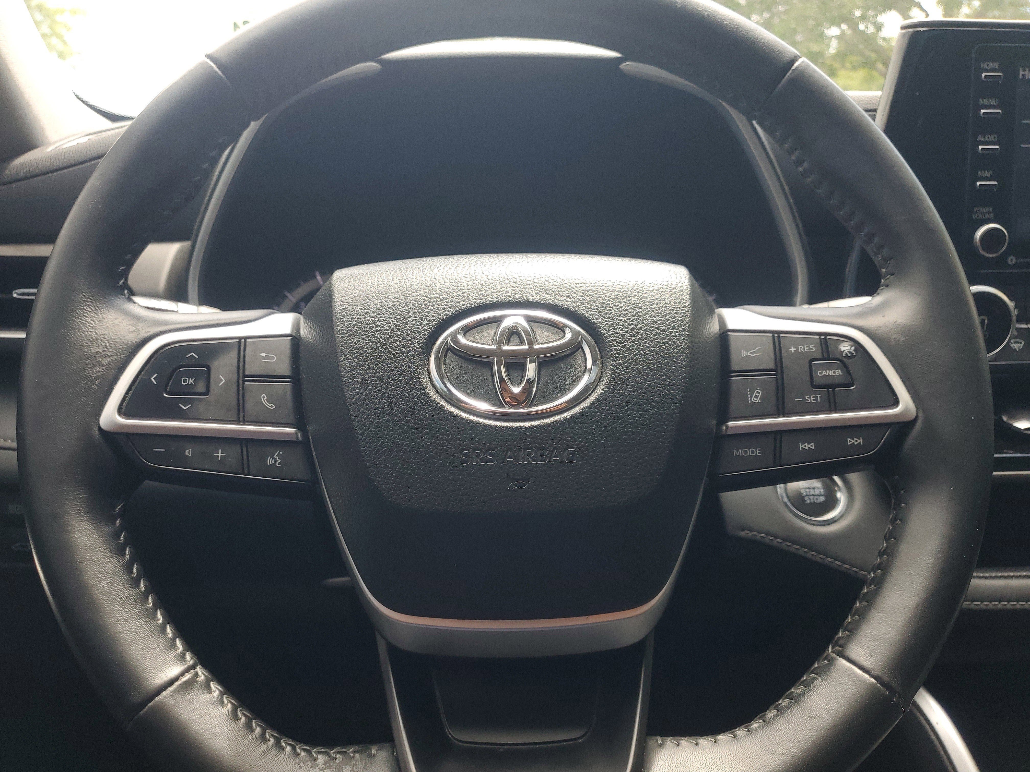 Used 2022 Midnight Black Metallic Toyota XLE image 22