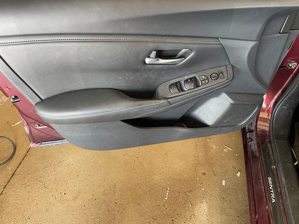 Certified Used 2025  Nissan SV image 9