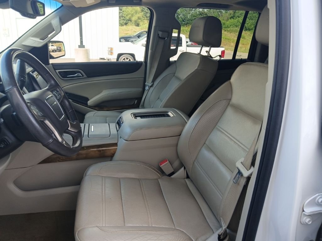 Used 2017 White GMC Denali image 35