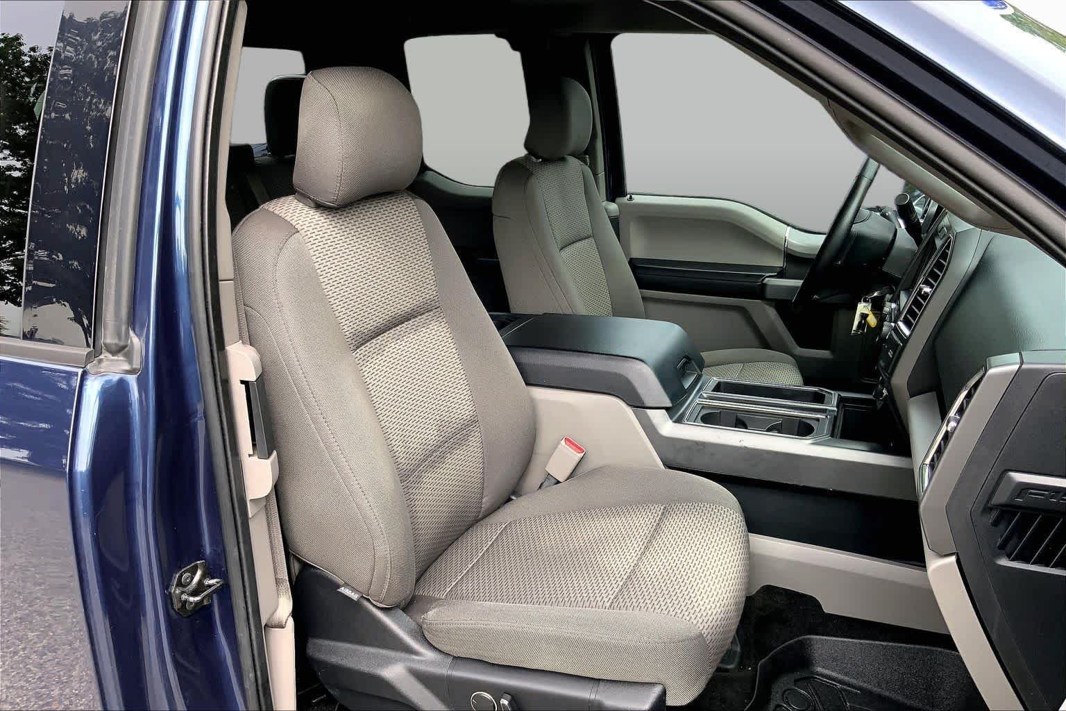 Used 2015 Blue Jeans Metallic Ford XLT image 8