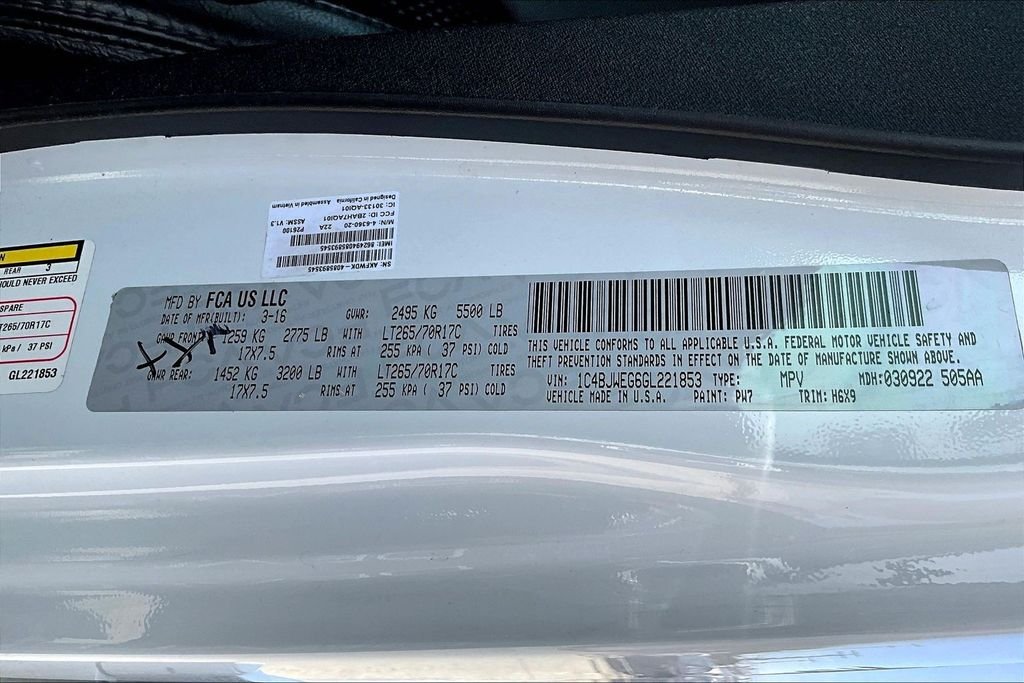 Used 2016 White Jeep Unlimited Sahara image 18